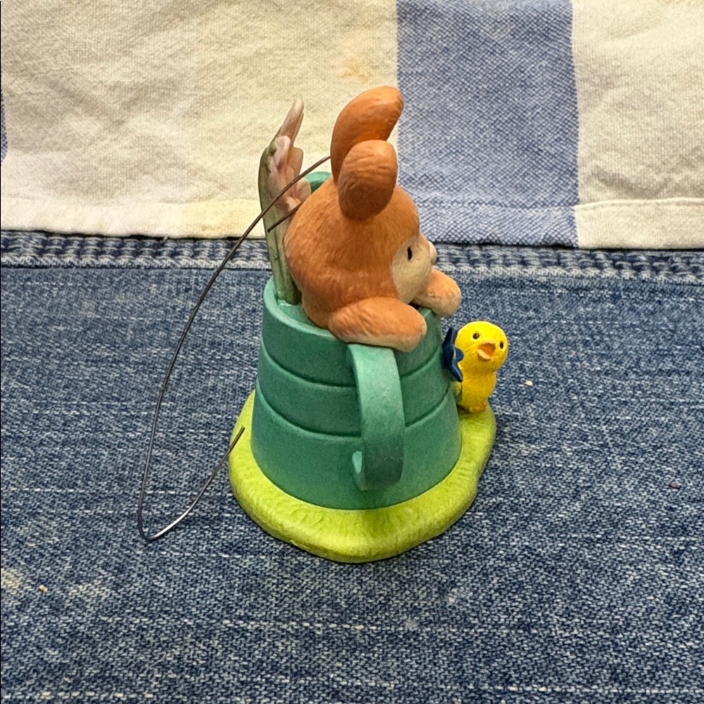 2013 A Spring Surprise Hallmark Keepsake Christmas ornament - Picture 5 of 13